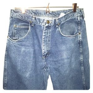 Wrangler 34x32 Rugged Wear Relaxed Blue Jeans